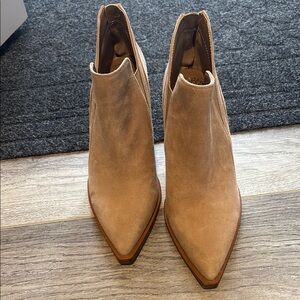 Elegant Tan Women's Ankle Boots
